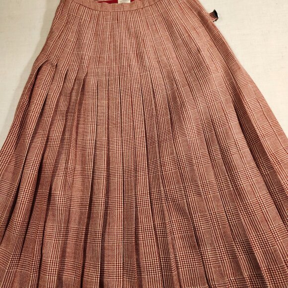 Beautiful Red Scotch House Wool Skirt - Picture 4 of 7